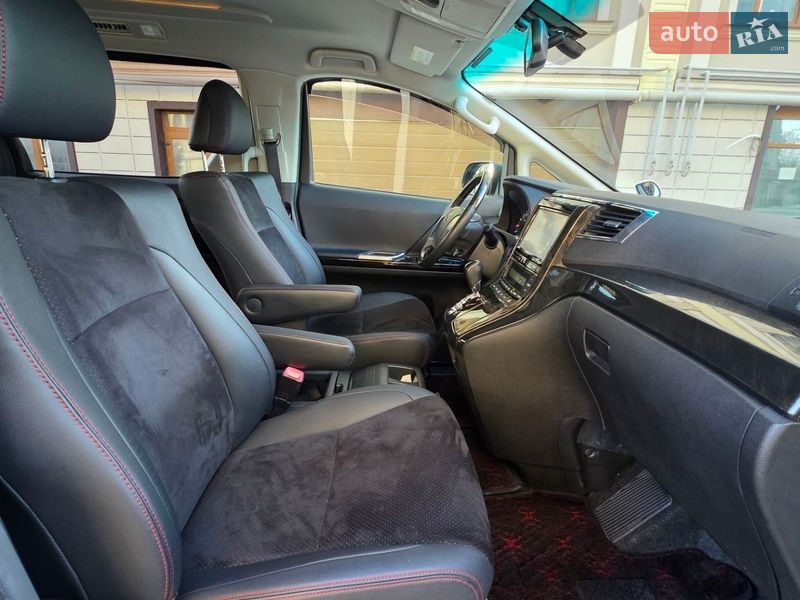Мінівен Toyota Vellfire 2013 в Одесі