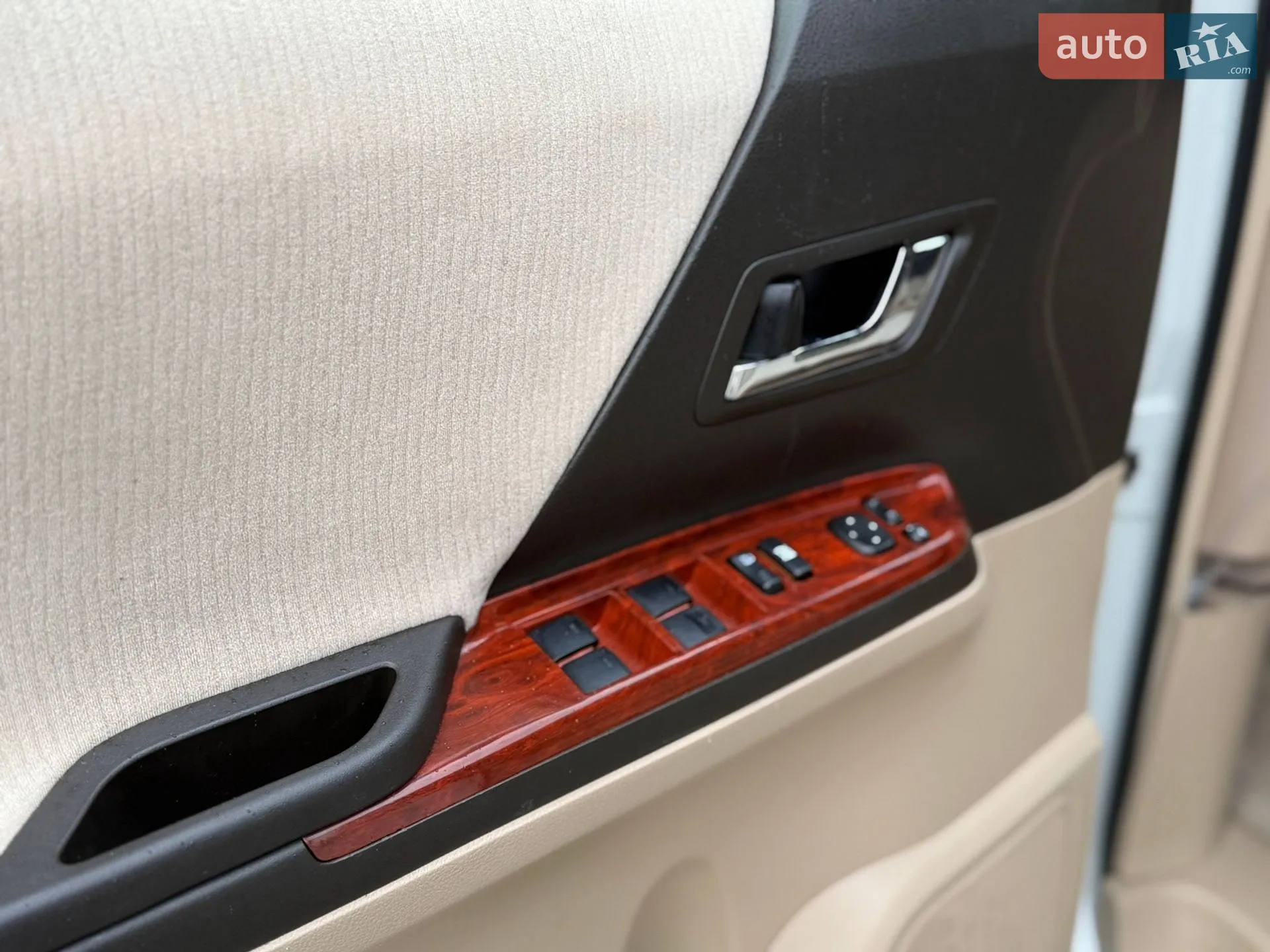 2010 Toyota Vellfire - мініатюра 10