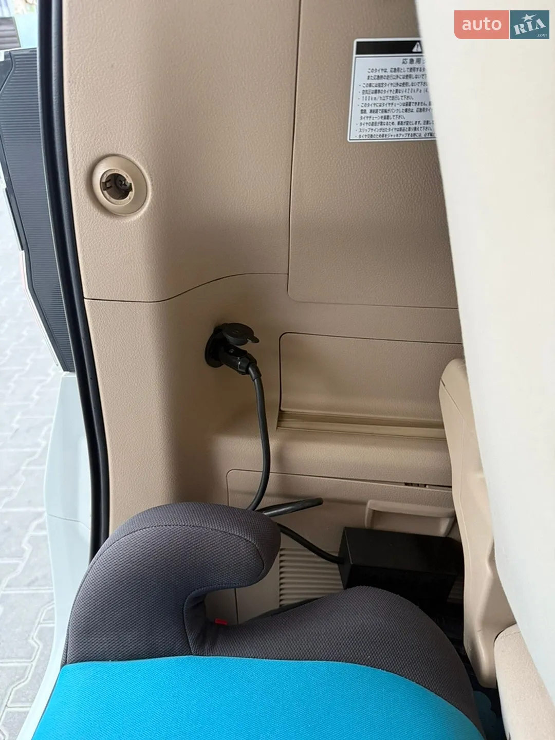 2010 Toyota Vellfire - мініатюра 13