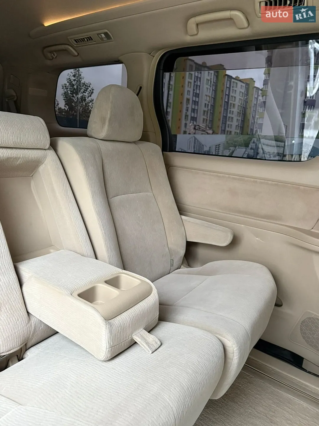 2010 Toyota Vellfire - мініатюра 18