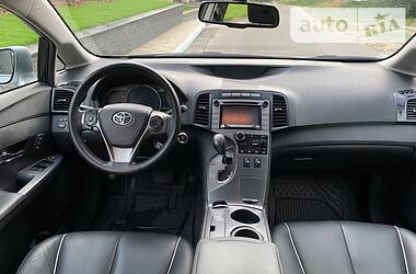 Позашляховик / Кросовер Toyota Venza 2014 в 