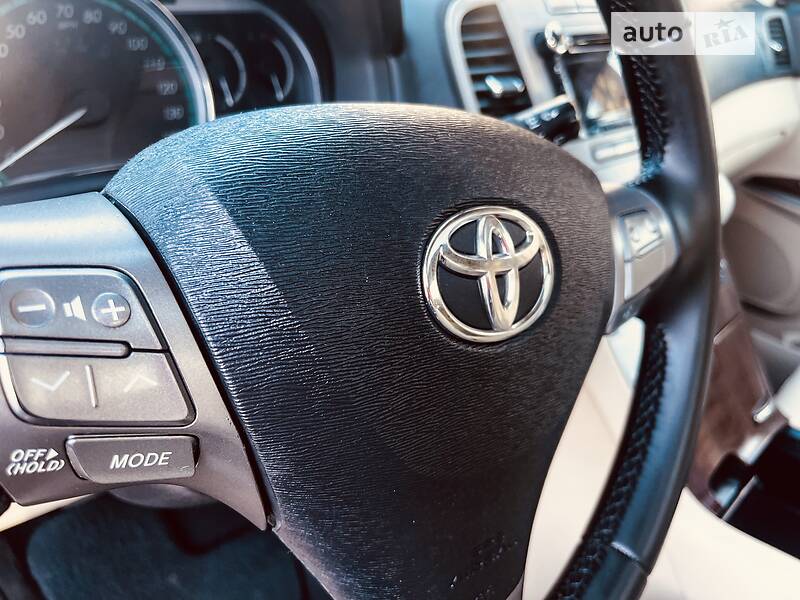 Внедорожник / Кроссовер Toyota Venza 2011 в Дубно