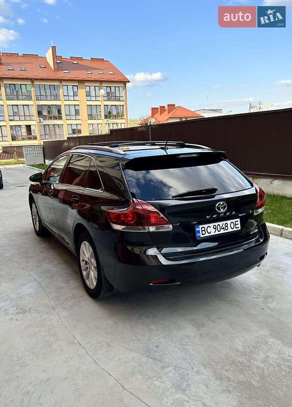 Позашляховик / Кросовер Toyota Venza 2013 в Львові