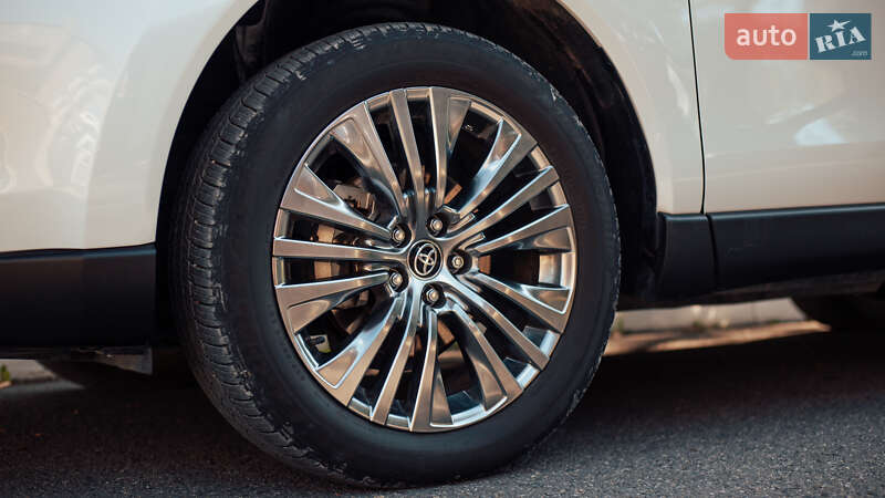 Позашляховик / Кросовер Toyota Venza 2021 в Чернівцях