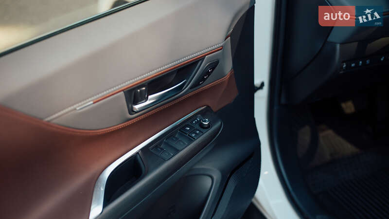 Позашляховик / Кросовер Toyota Venza 2021 в Чернівцях