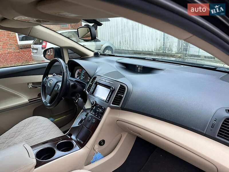 Позашляховик / Кросовер Toyota Venza 2013 в Києві