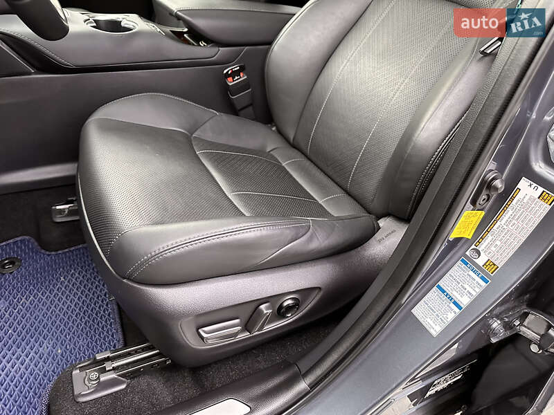 Позашляховик / Кросовер Toyota Venza 2021 в Києві