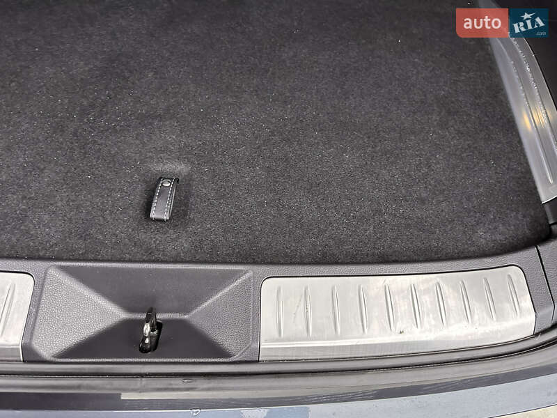 Позашляховик / Кросовер Toyota Venza 2021 в Києві