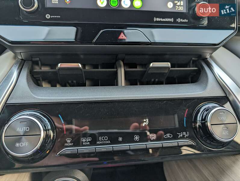 Внедорожник / Кроссовер Toyota Venza 2021 в Киеве