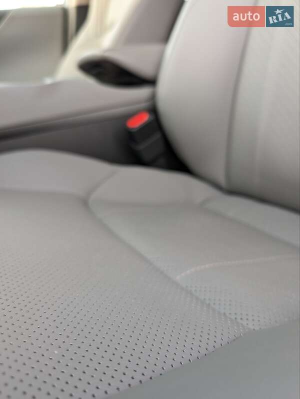 Внедорожник / Кроссовер Toyota Venza 2021 в Киеве