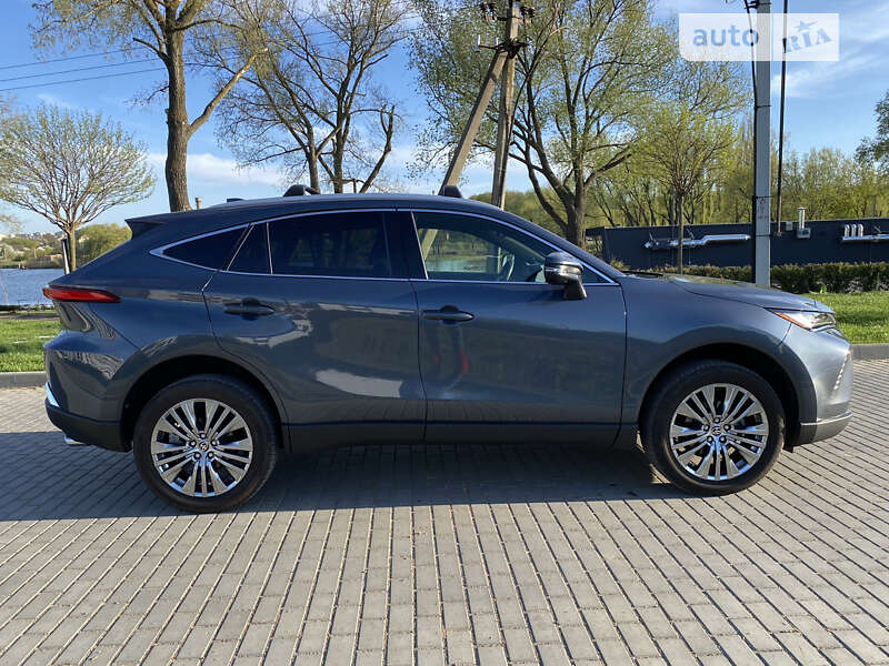 Позашляховик / Кросовер Toyota Venza 2021 в Умані