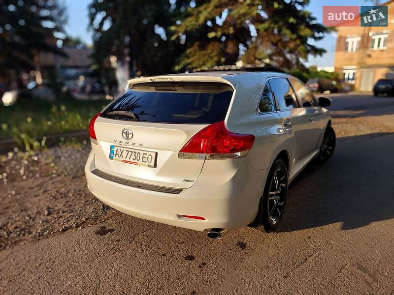 Позашляховик / Кросовер Toyota Venza 2010 в Харкові