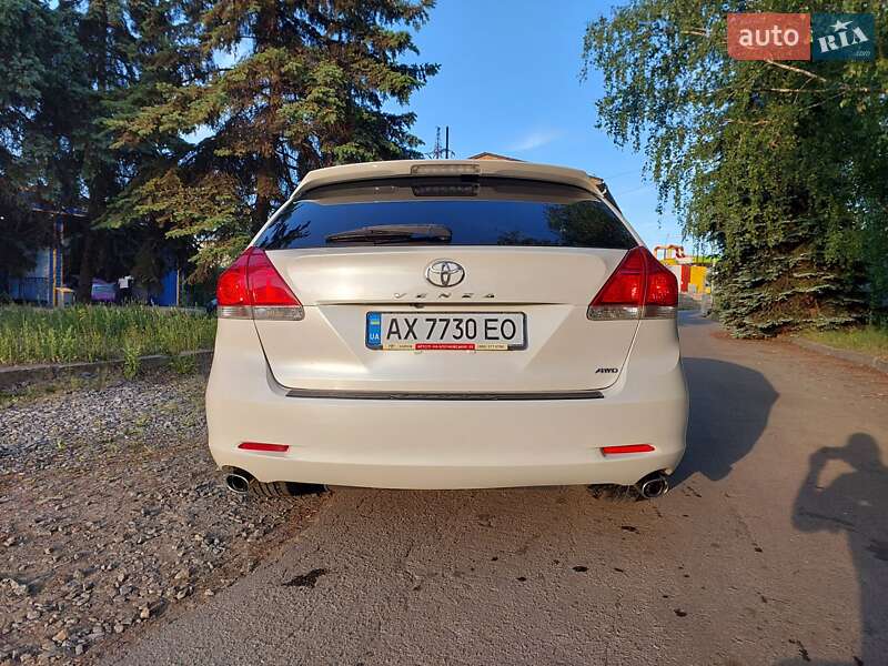 Позашляховик / Кросовер Toyota Venza 2010 в Харкові