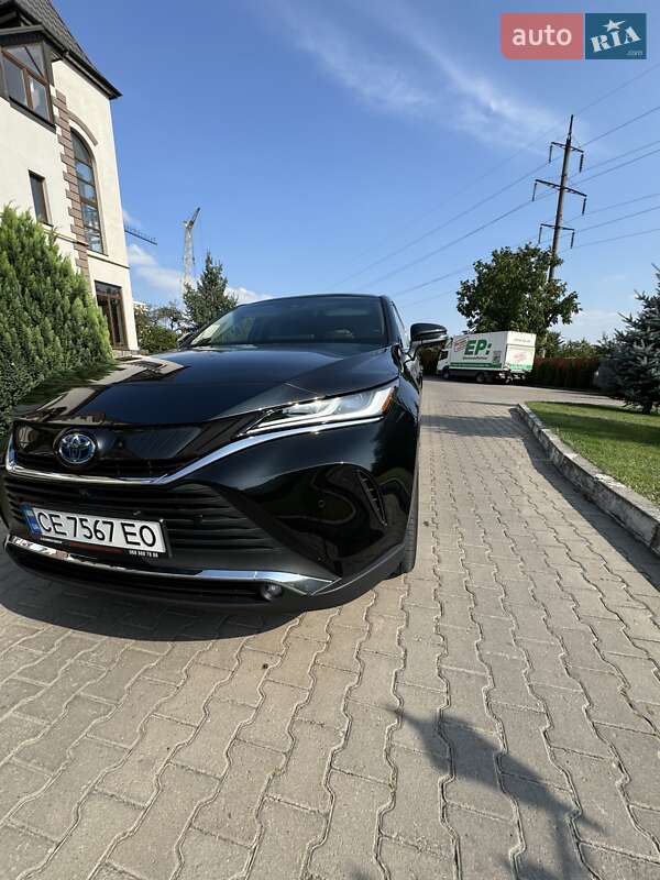 Позашляховик / Кросовер Toyota Venza 2021 в Чернівцях