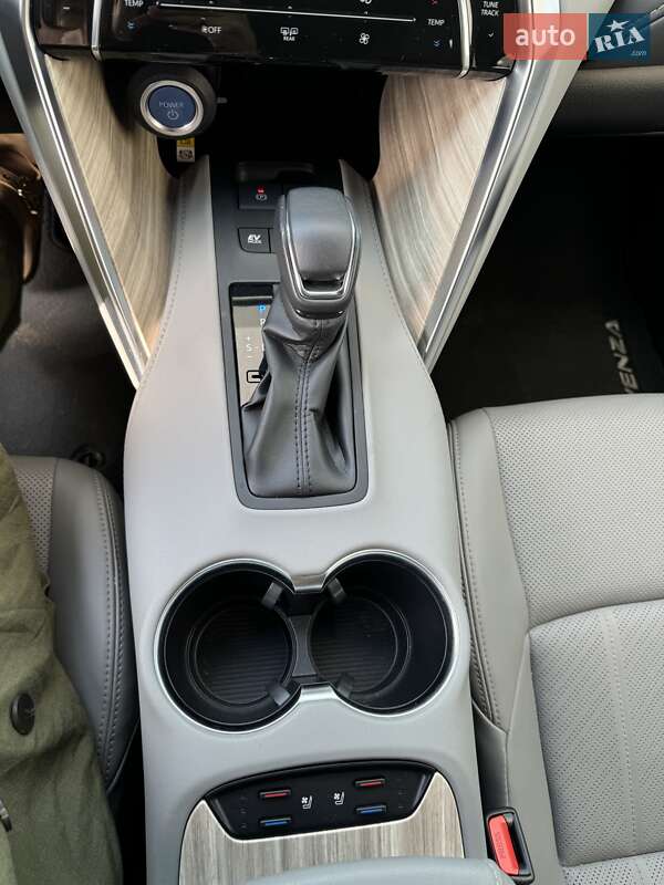 Позашляховик / Кросовер Toyota Venza 2021 в Чернівцях