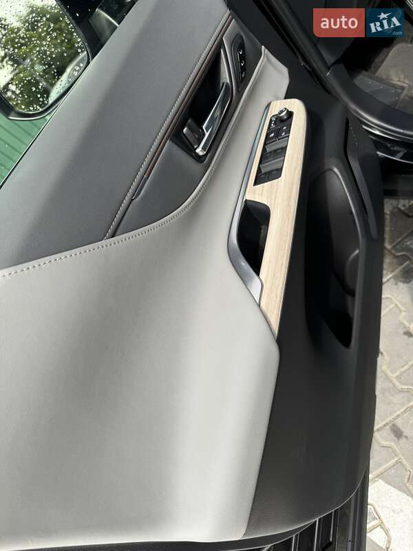 Позашляховик / Кросовер Toyota Venza 2021 в Чернівцях