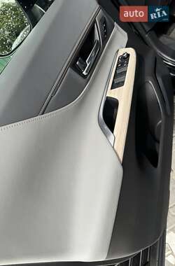 Внедорожник / Кроссовер Toyota Venza 2021 в 