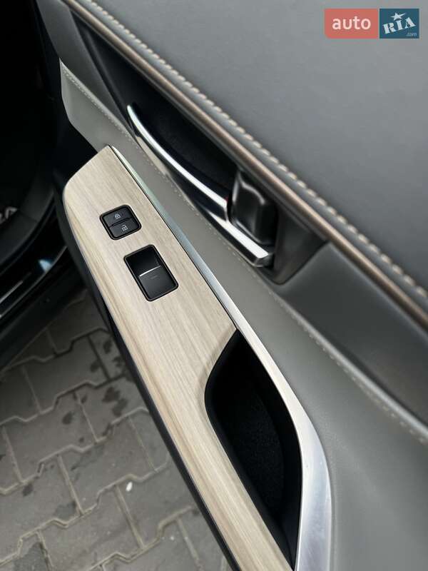 Позашляховик / Кросовер Toyota Venza 2021 в Чернівцях