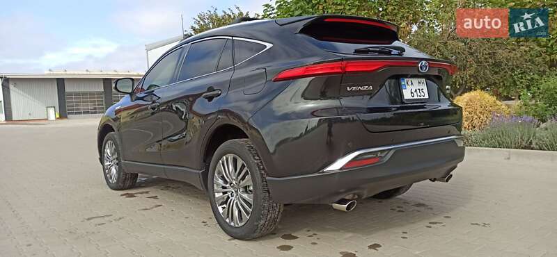 Позашляховик / Кросовер Toyota Venza 2021 в Києві