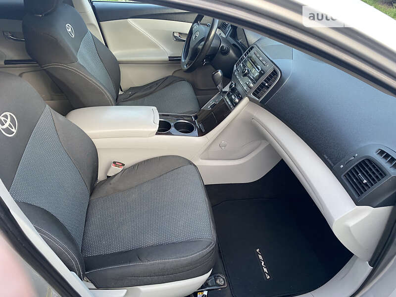 Внедорожник / Кроссовер Toyota Venza 2010 в Конотопе