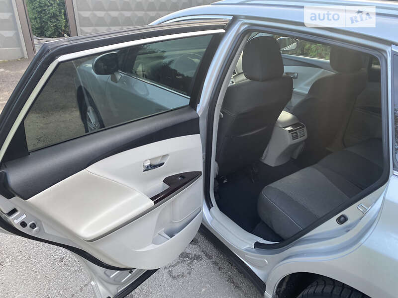 Внедорожник / Кроссовер Toyota Venza 2010 в Конотопе