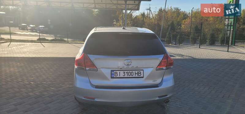 Позашляховик / Кросовер Toyota Venza 2010 в Полтаві