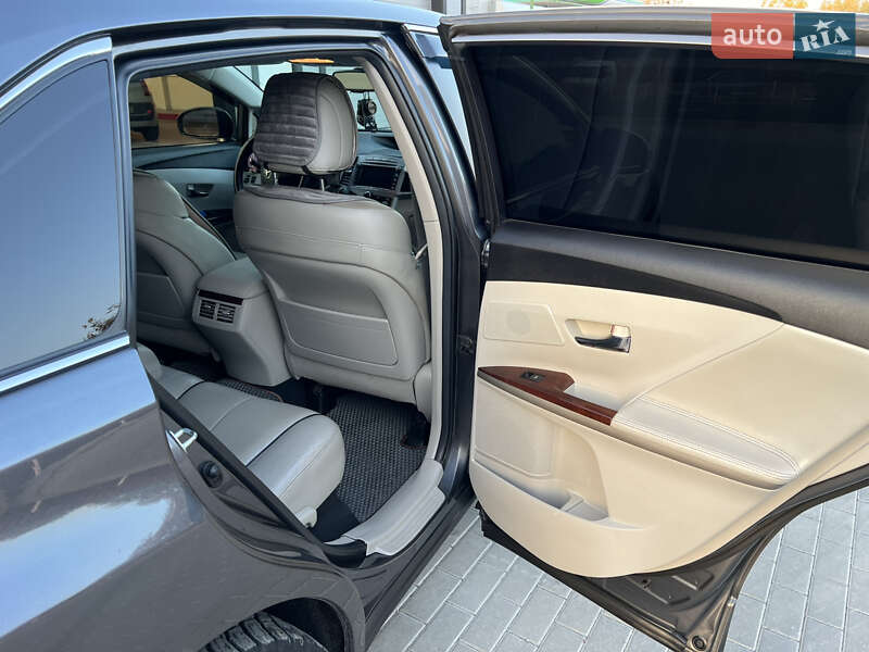 Позашляховик / Кросовер Toyota Venza 2011 в Бершаді