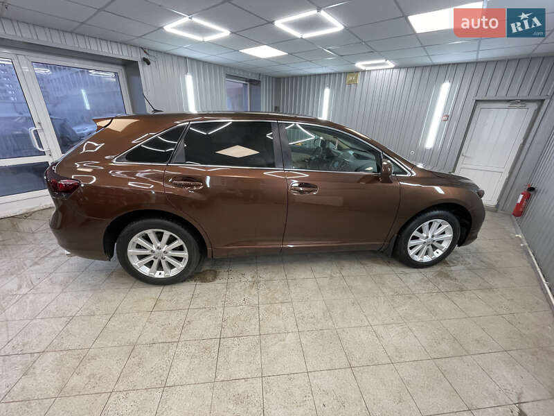 Позашляховик / Кросовер Toyota Venza 2012 в Тернополі