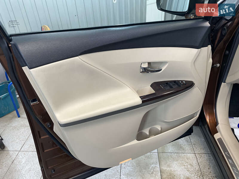 Позашляховик / Кросовер Toyota Venza 2012 в Тернополі