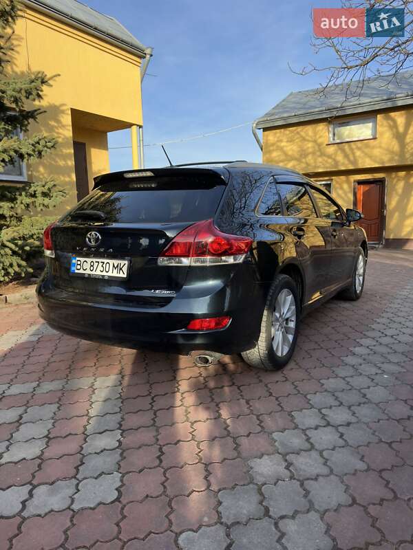 Позашляховик / Кросовер Toyota Venza 2014 в Львові