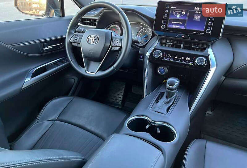 Позашляховик / Кросовер Toyota Venza 2021 в Львові