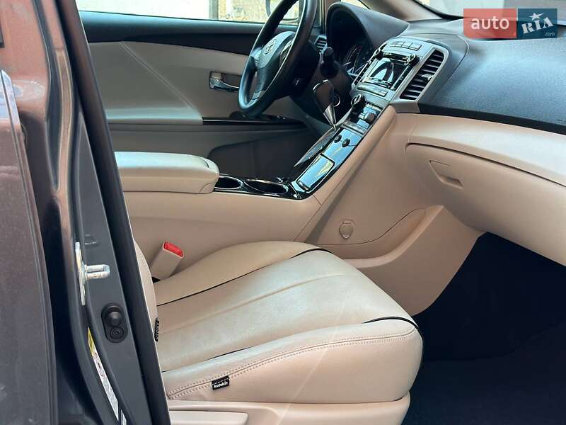 Позашляховик / Кросовер Toyota Venza 2011 в Самборі