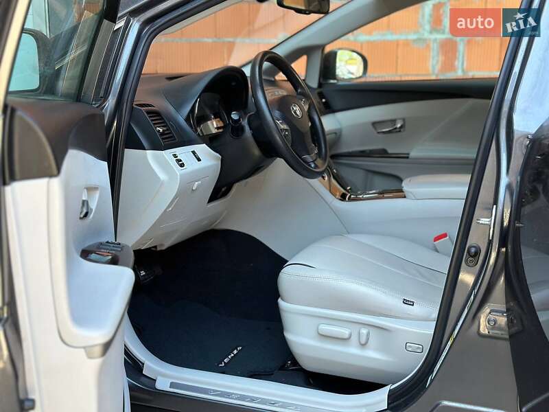 Позашляховик / Кросовер Toyota Venza 2011 в Самборі