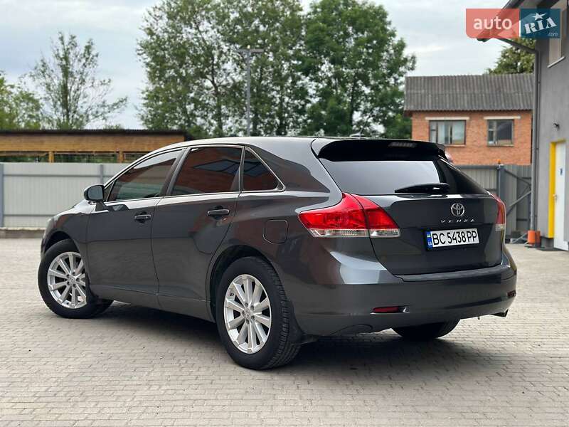 Позашляховик / Кросовер Toyota Venza 2011 в Самборі