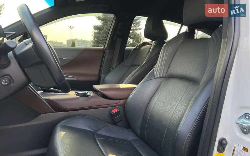 Внедорожник / Кроссовер Toyota Venza 2021 в Львове