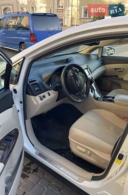Позашляховик / Кросовер Toyota Venza 2013 в 
