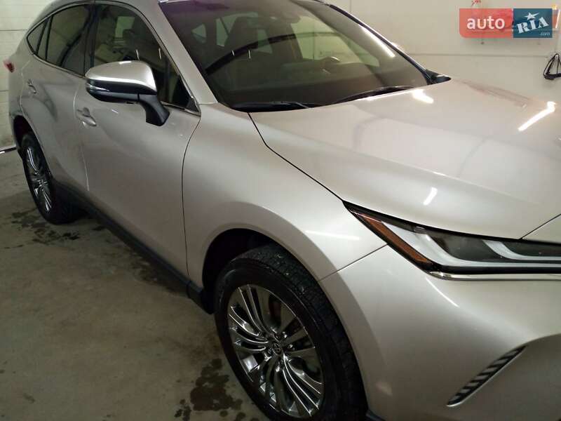 Позашляховик / Кросовер Toyota Venza 2022 в Львові