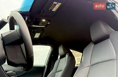 Позашляховик / Кросовер Toyota Venza 2024 в 