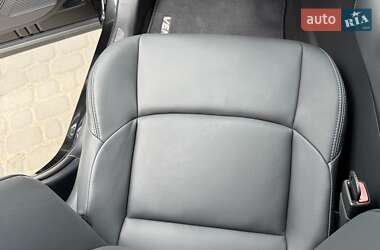 Позашляховик / Кросовер Toyota Venza 2024 в 