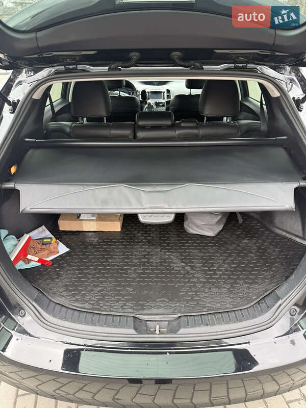 Позашляховик / Кросовер Toyota Venza 2014 в Рівному