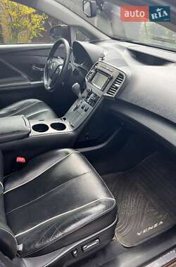 Позашляховик / Кросовер Toyota Venza 2013 в 
