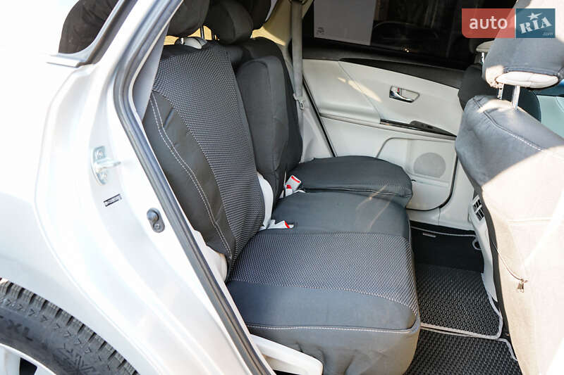 Позашляховик / Кросовер Toyota Venza 2014 в Житомирі