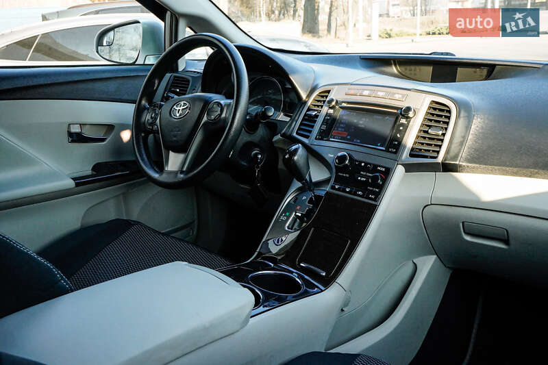 Позашляховик / Кросовер Toyota Venza 2014 в Житомирі