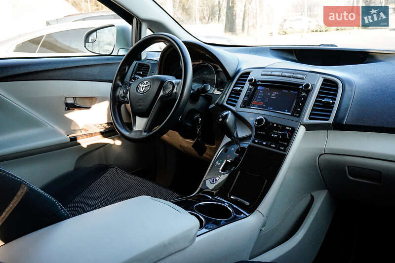 Позашляховик / Кросовер Toyota Venza 2014 в Житомирі