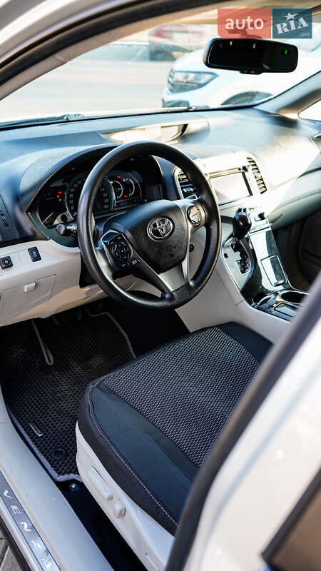 Позашляховик / Кросовер Toyota Venza 2014 в Житомирі
