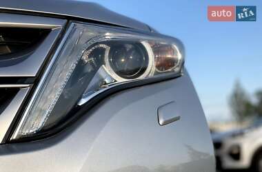 Позашляховик / Кросовер Toyota Venza 2014 в 