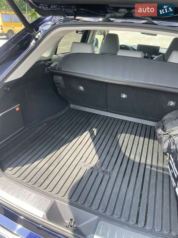 Позашляховик / Кросовер Toyota Venza 2022 в Києві