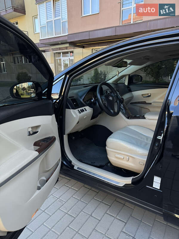 Внедорожник / Кроссовер Toyota Venza 2010 в Житомире