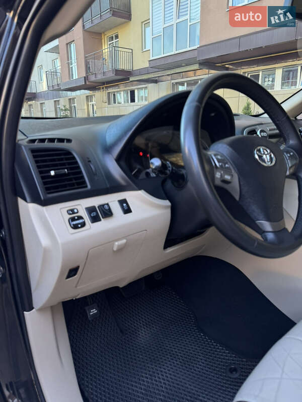 Внедорожник / Кроссовер Toyota Venza 2010 в Житомире