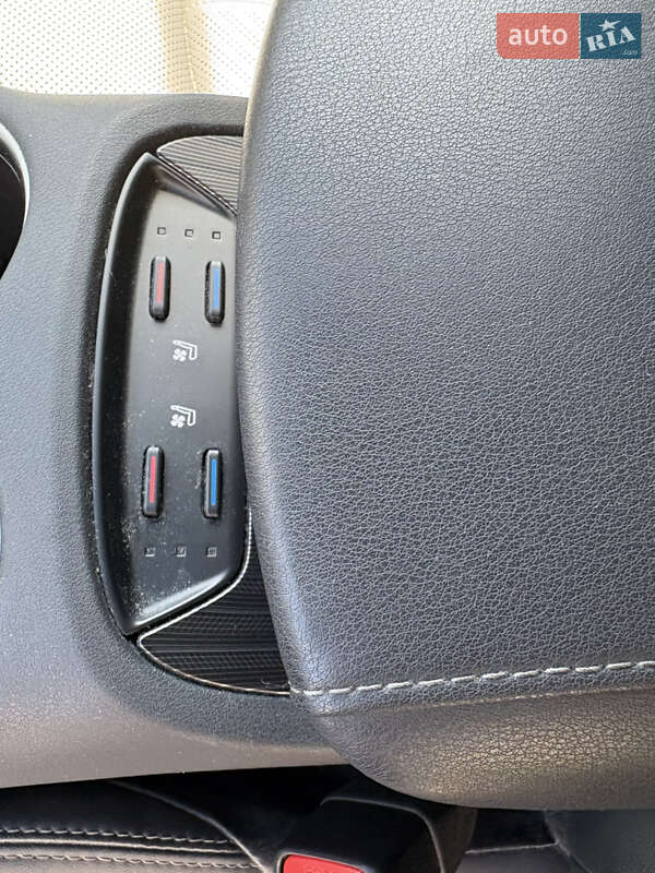 Внедорожник / Кроссовер Toyota Venza 2021 в Киеве